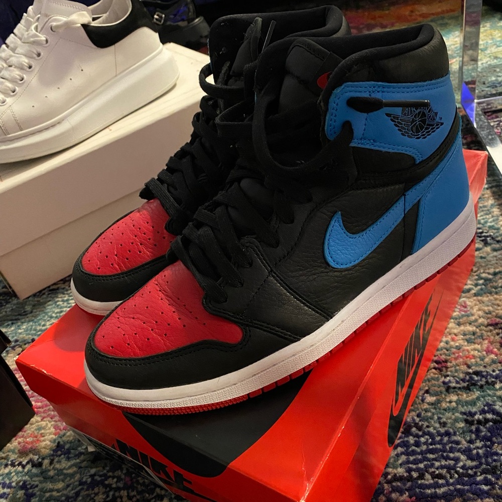 Women's size 8 Nikes